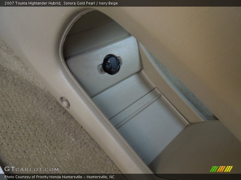 Sonora Gold Pearl / Ivory Beige 2007 Toyota Highlander Hybrid