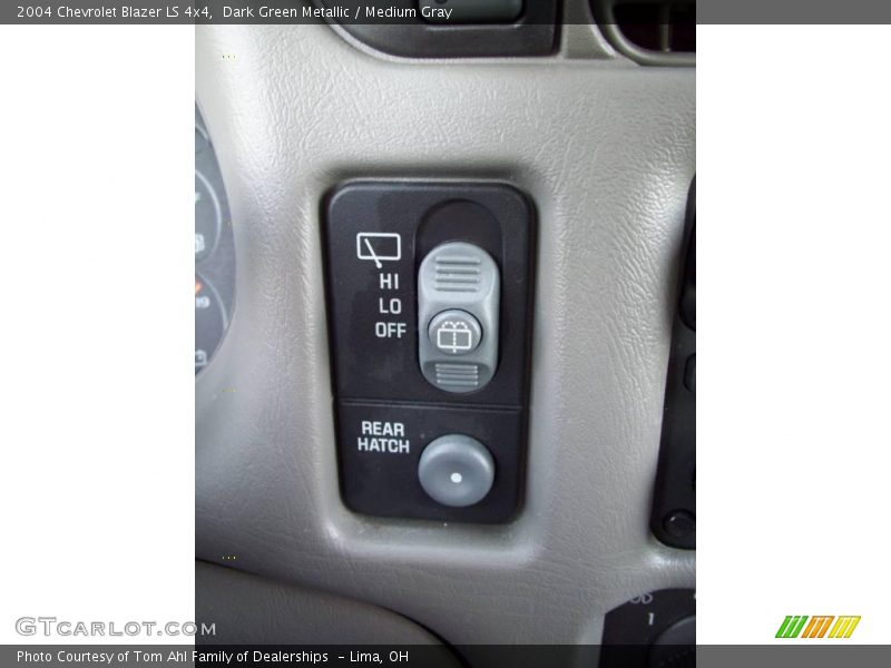 Dark Green Metallic / Medium Gray 2004 Chevrolet Blazer LS 4x4