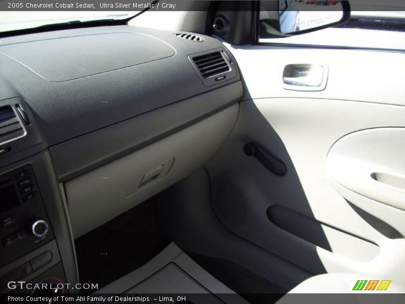 Ultra Silver Metallic / Gray 2005 Chevrolet Cobalt Sedan