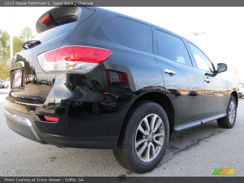 Super Black / Charcoal 2013 Nissan Pathfinder S