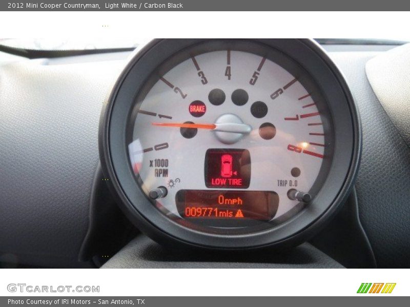 Light White / Carbon Black 2012 Mini Cooper Countryman
