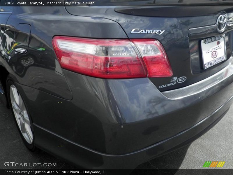 Magnetic Gray Metallic / Ash 2009 Toyota Camry SE