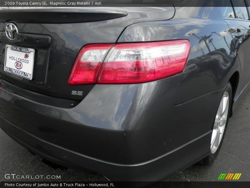 Magnetic Gray Metallic / Ash 2009 Toyota Camry SE