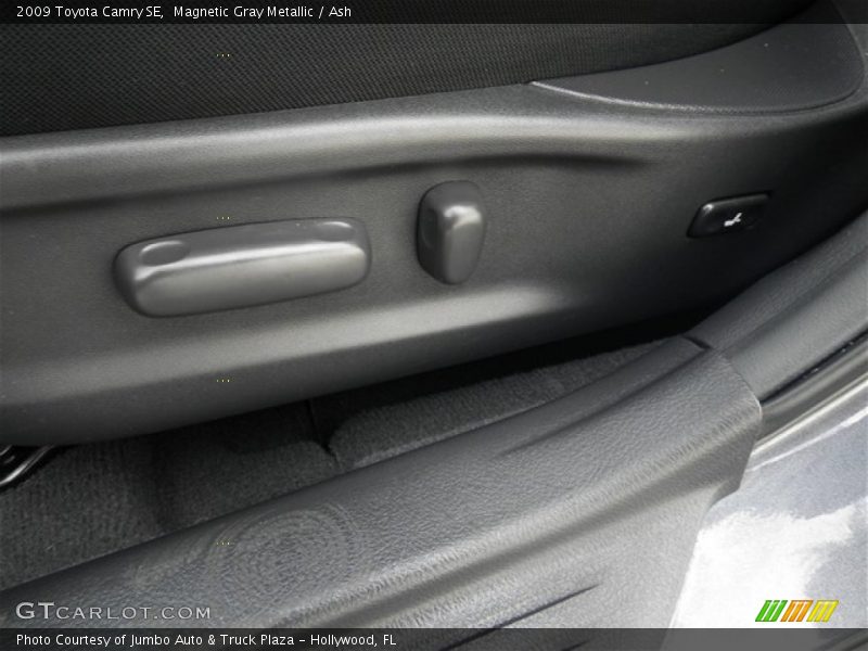 Magnetic Gray Metallic / Ash 2009 Toyota Camry SE