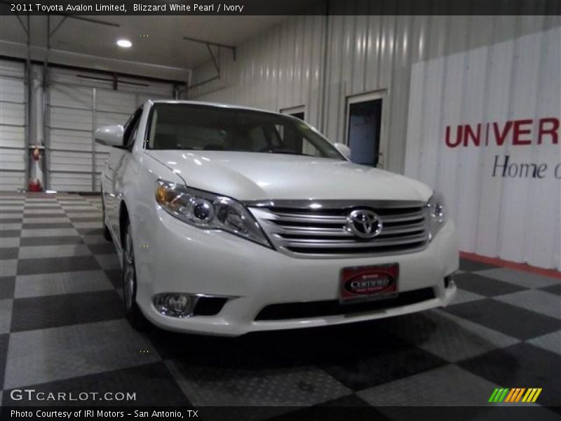 Blizzard White Pearl / Ivory 2011 Toyota Avalon Limited
