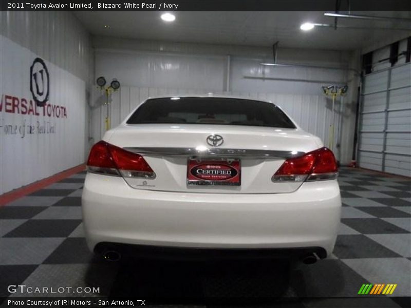 Blizzard White Pearl / Ivory 2011 Toyota Avalon Limited
