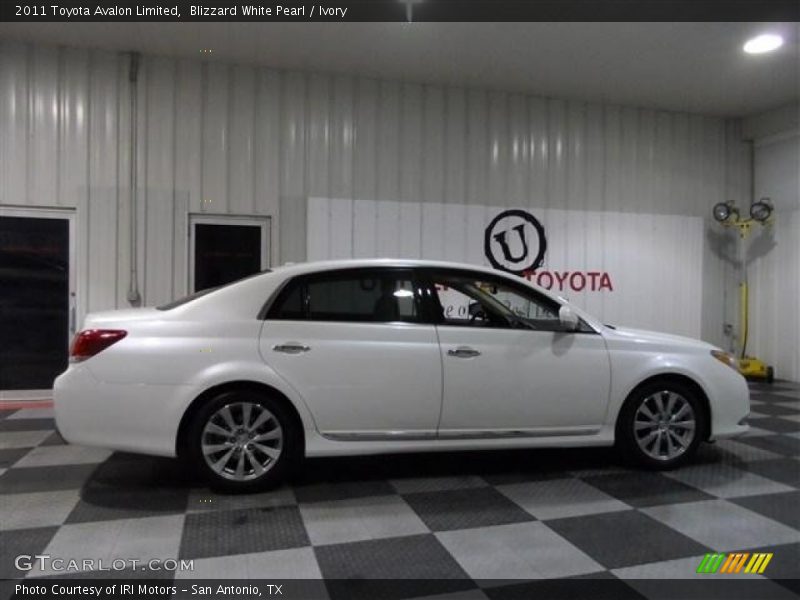Blizzard White Pearl / Ivory 2011 Toyota Avalon Limited