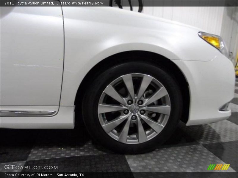 Blizzard White Pearl / Ivory 2011 Toyota Avalon Limited