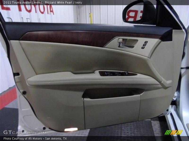 Blizzard White Pearl / Ivory 2011 Toyota Avalon Limited