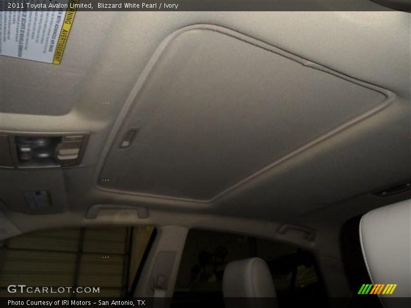 Blizzard White Pearl / Ivory 2011 Toyota Avalon Limited