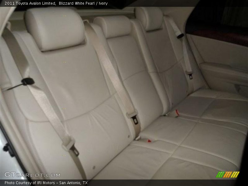 Blizzard White Pearl / Ivory 2011 Toyota Avalon Limited