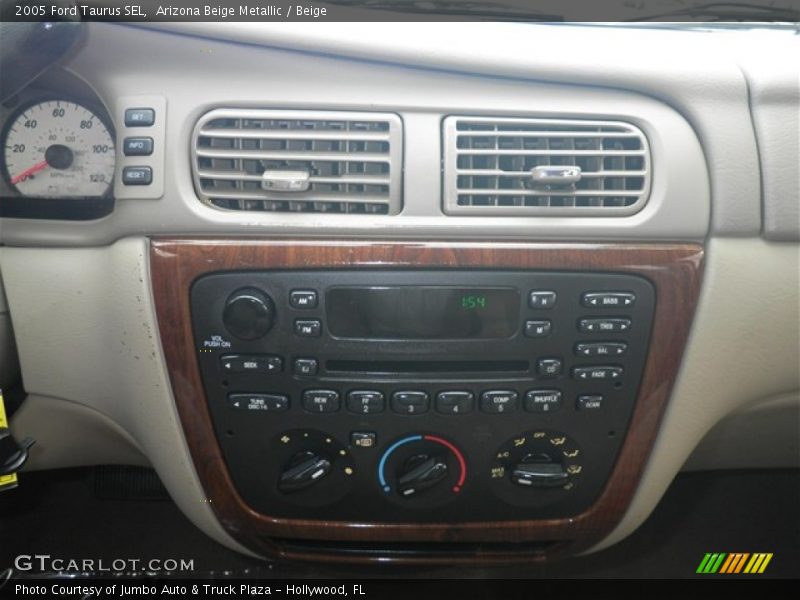 Arizona Beige Metallic / Beige 2005 Ford Taurus SEL
