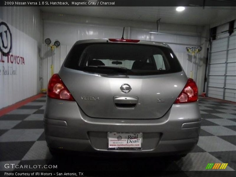 Magnetic Gray / Charcoal 2009 Nissan Versa 1.8 SL Hatchback