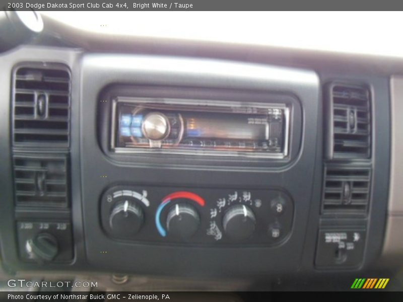 Bright White / Taupe 2003 Dodge Dakota Sport Club Cab 4x4