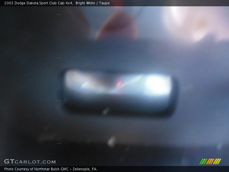 Bright White / Taupe 2003 Dodge Dakota Sport Club Cab 4x4