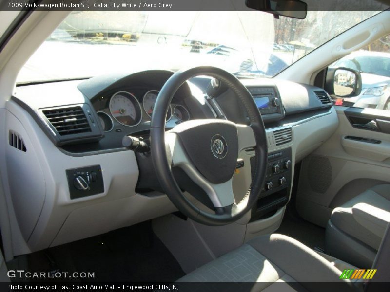 Calla Lilly White / Aero Grey 2009 Volkswagen Routan SE