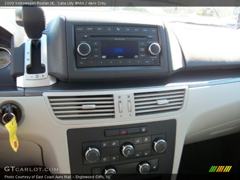 Calla Lilly White / Aero Grey 2009 Volkswagen Routan SE