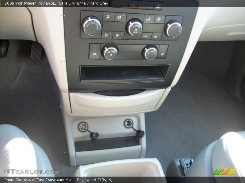 Calla Lilly White / Aero Grey 2009 Volkswagen Routan SE