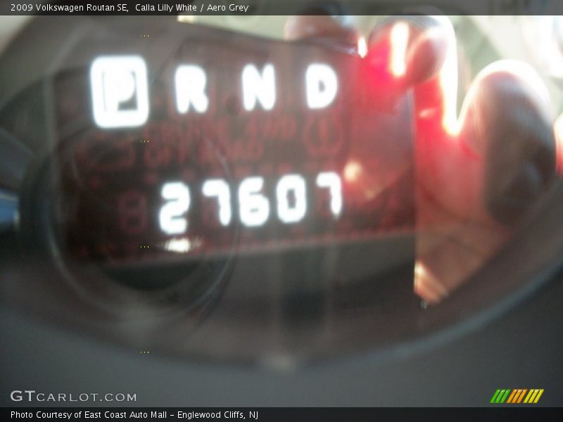 Calla Lilly White / Aero Grey 2009 Volkswagen Routan SE