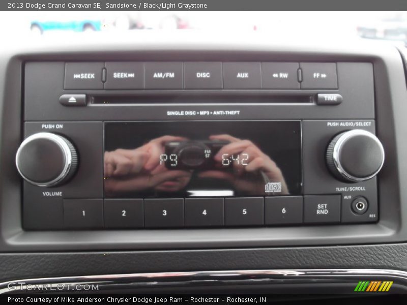 Sandstone / Black/Light Graystone 2013 Dodge Grand Caravan SE