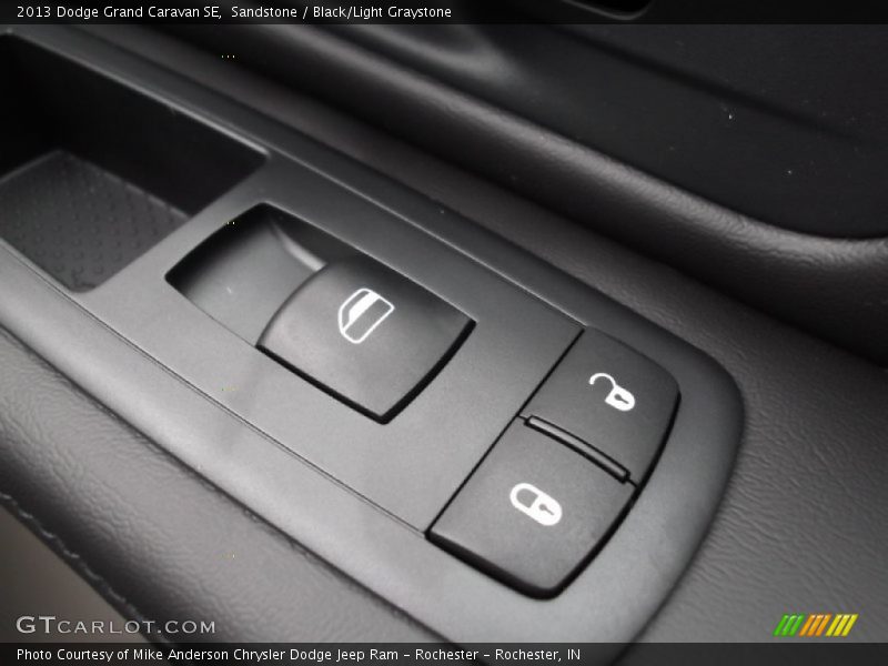 Sandstone / Black/Light Graystone 2013 Dodge Grand Caravan SE