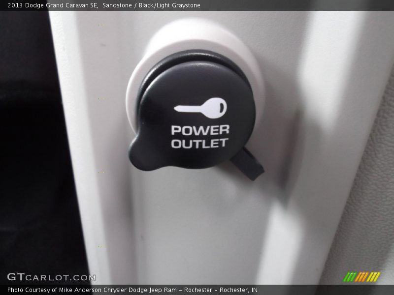 Sandstone / Black/Light Graystone 2013 Dodge Grand Caravan SE