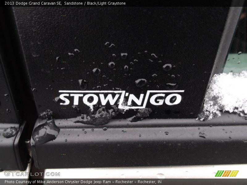 Sandstone / Black/Light Graystone 2013 Dodge Grand Caravan SE