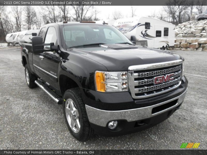 Front 3/4 View of 2013 Sierra 2500HD SLE Extended Cab 4x4