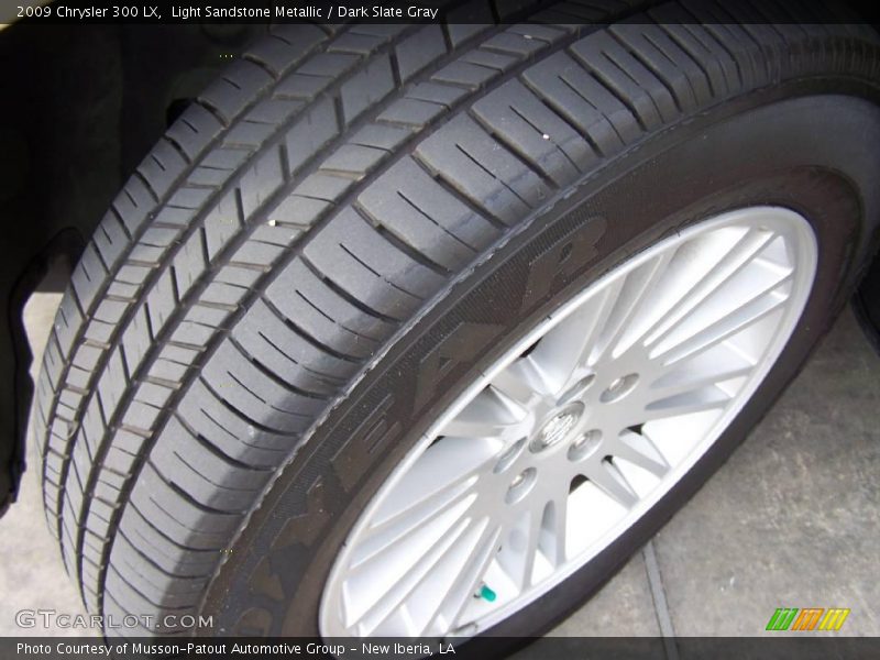 Light Sandstone Metallic / Dark Slate Gray 2009 Chrysler 300 LX