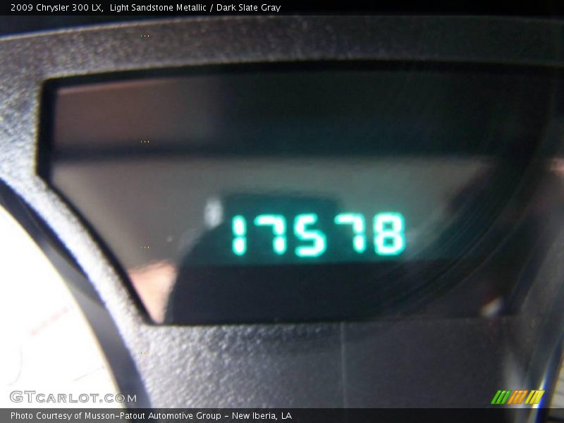 Light Sandstone Metallic / Dark Slate Gray 2009 Chrysler 300 LX