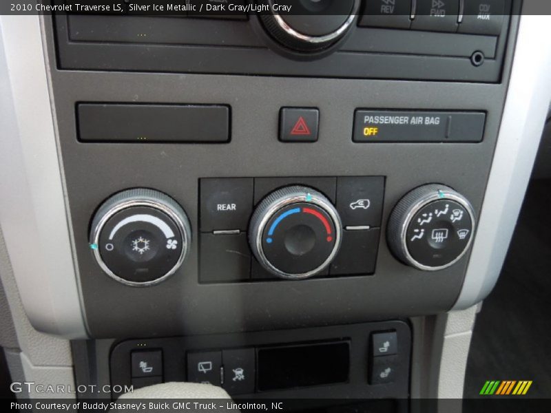 Silver Ice Metallic / Dark Gray/Light Gray 2010 Chevrolet Traverse LS
