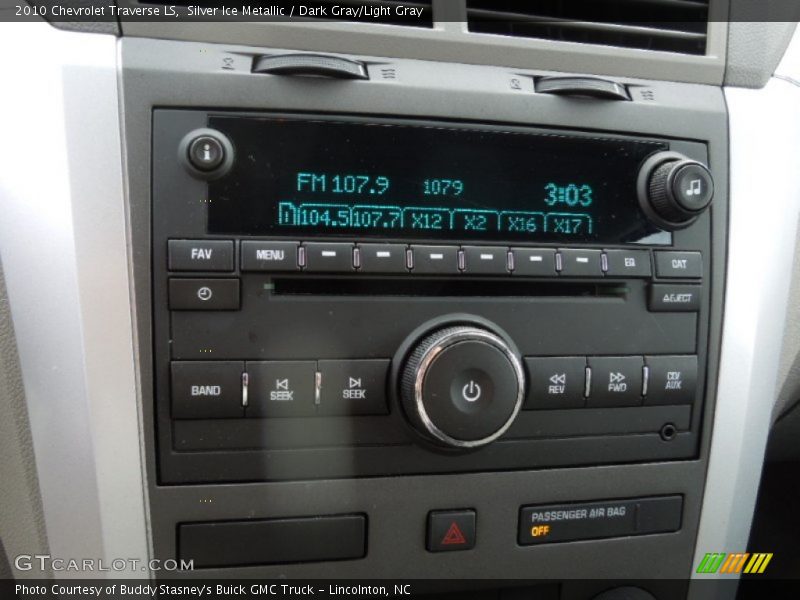 Silver Ice Metallic / Dark Gray/Light Gray 2010 Chevrolet Traverse LS