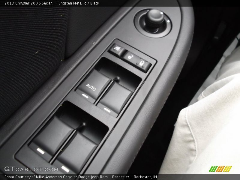 Tungsten Metallic / Black 2013 Chrysler 200 S Sedan