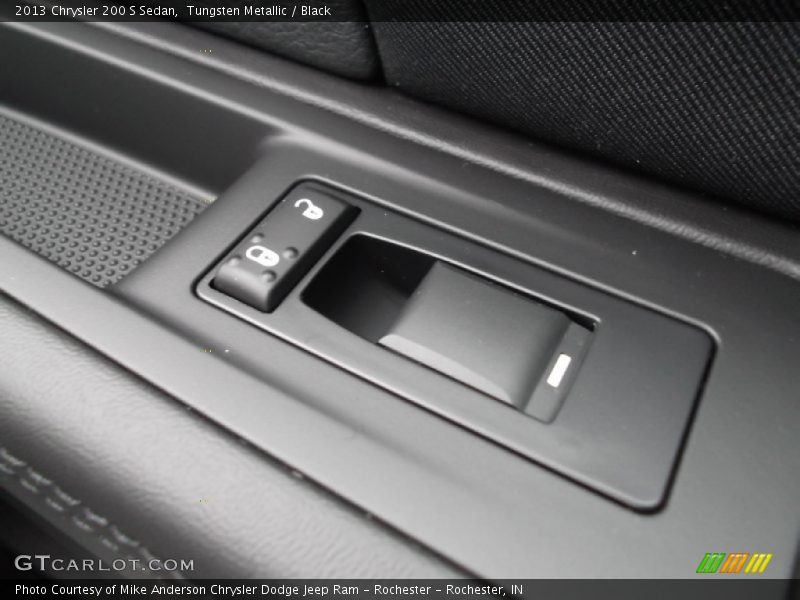 Tungsten Metallic / Black 2013 Chrysler 200 S Sedan