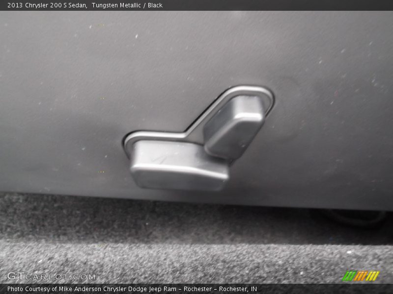 Tungsten Metallic / Black 2013 Chrysler 200 S Sedan