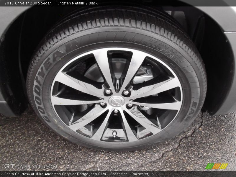 Tungsten Metallic / Black 2013 Chrysler 200 S Sedan