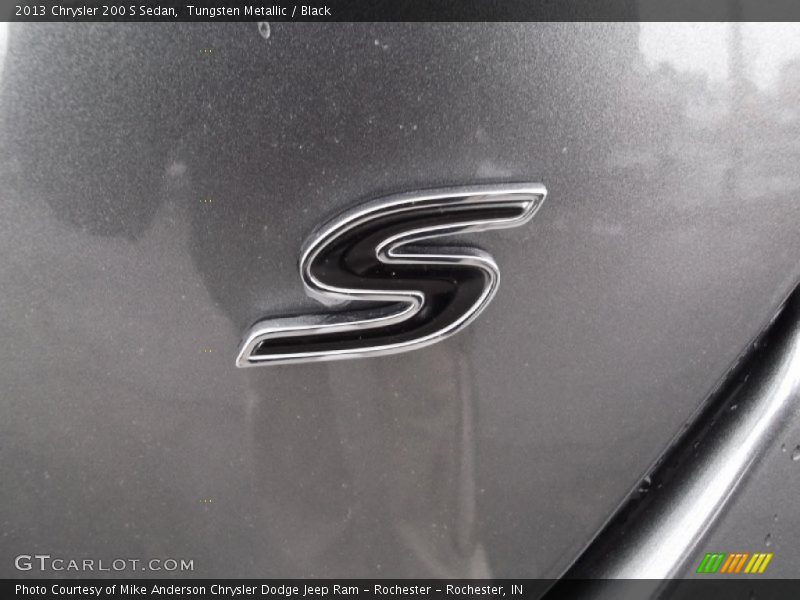 Tungsten Metallic / Black 2013 Chrysler 200 S Sedan