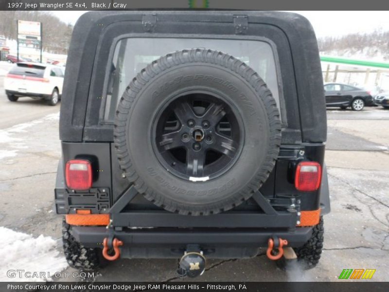 Black / Gray 1997 Jeep Wrangler SE 4x4