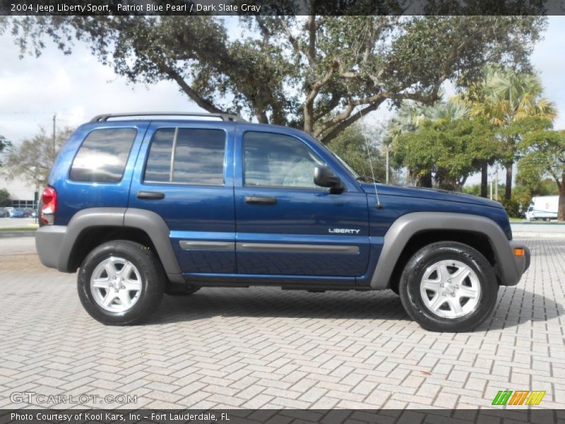 Patriot Blue Pearl / Dark Slate Gray 2004 Jeep Liberty Sport