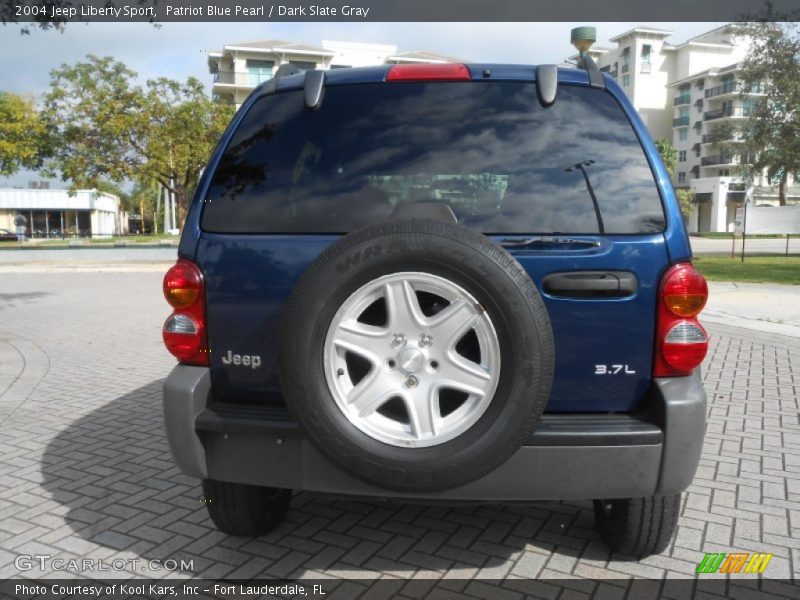 Patriot Blue Pearl / Dark Slate Gray 2004 Jeep Liberty Sport