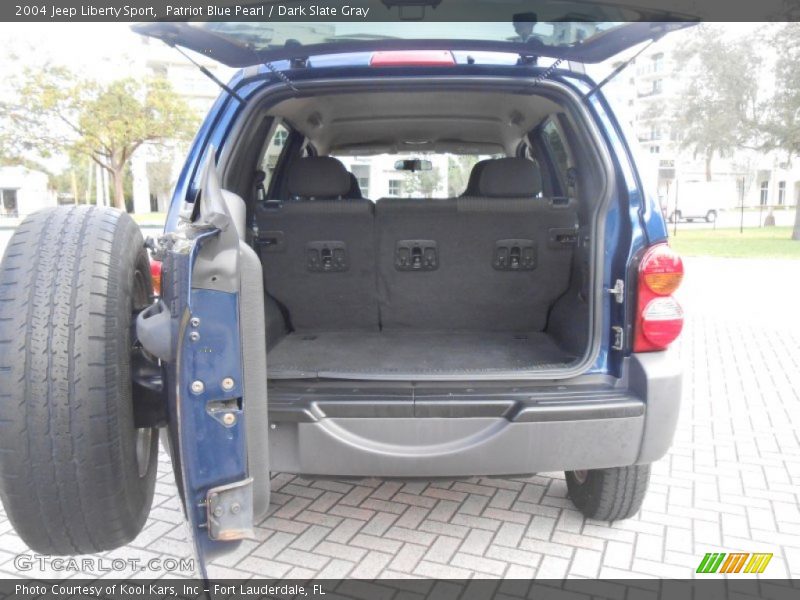 Patriot Blue Pearl / Dark Slate Gray 2004 Jeep Liberty Sport