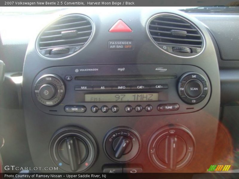 Harvest Moon Beige / Black 2007 Volkswagen New Beetle 2.5 Convertible
