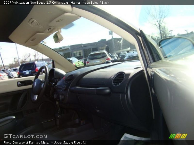 Harvest Moon Beige / Black 2007 Volkswagen New Beetle 2.5 Convertible