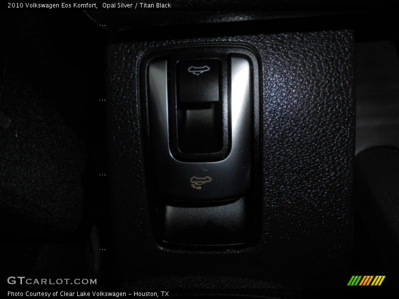 Opal Silver / Titan Black 2010 Volkswagen Eos Komfort