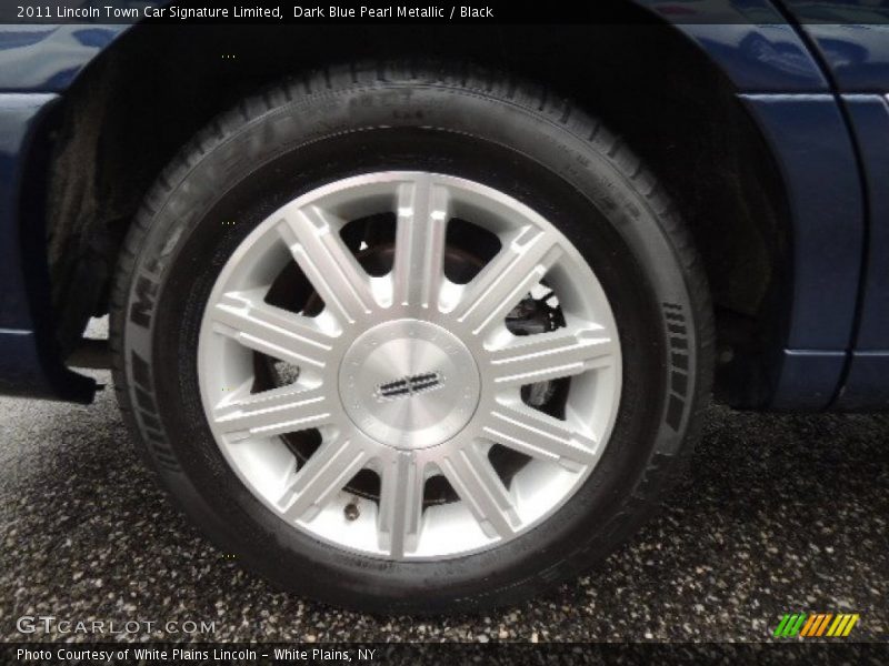 Dark Blue Pearl Metallic / Black 2011 Lincoln Town Car Signature Limited