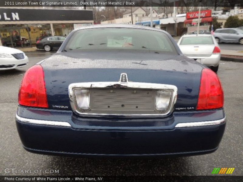 Dark Blue Pearl Metallic / Black 2011 Lincoln Town Car Signature Limited