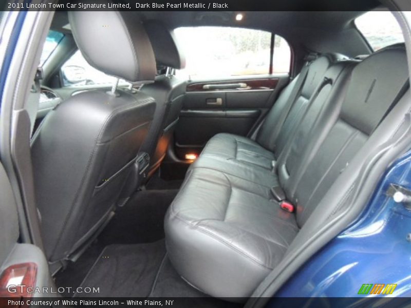 Dark Blue Pearl Metallic / Black 2011 Lincoln Town Car Signature Limited