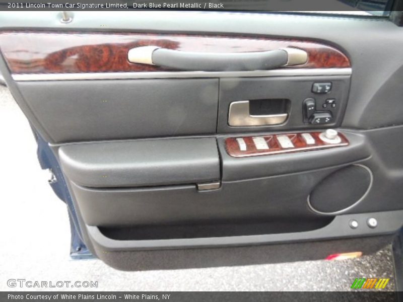 Dark Blue Pearl Metallic / Black 2011 Lincoln Town Car Signature Limited