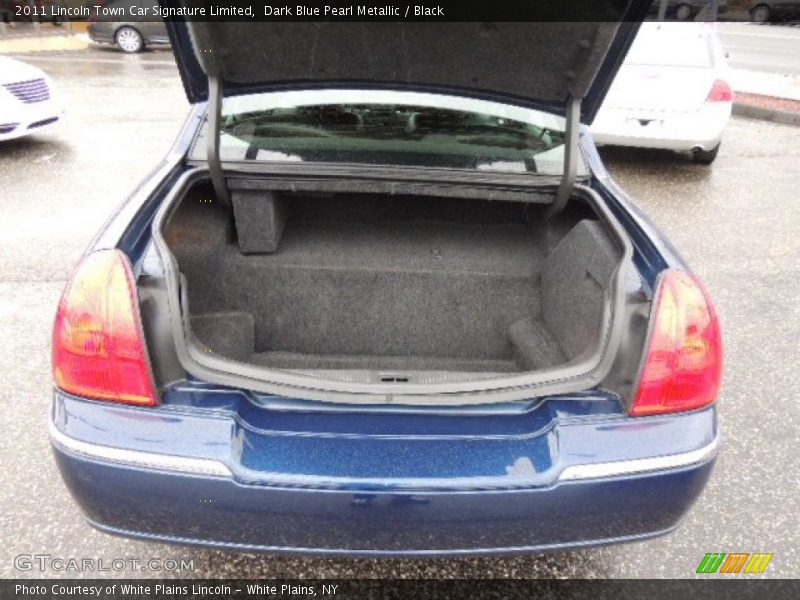 Dark Blue Pearl Metallic / Black 2011 Lincoln Town Car Signature Limited