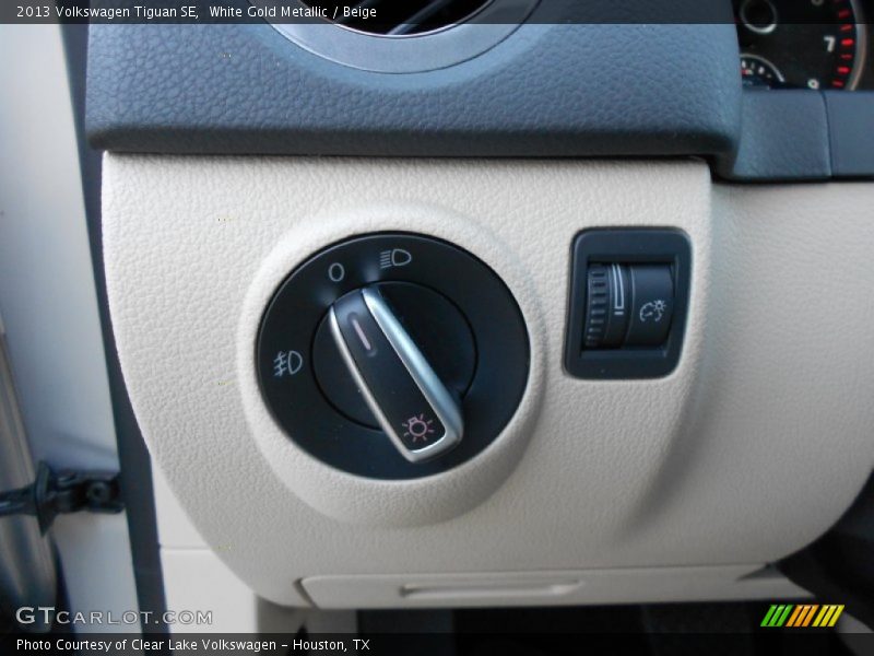 White Gold Metallic / Beige 2013 Volkswagen Tiguan SE